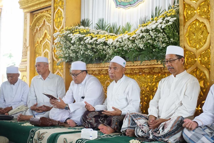 CIVITAS UNISLA DAN UKM AL-KHIDMAH SUKSES GELAR HAUL MUASSIS KE 10 CIVITAS UNISLA DAN UKM AL-KHIDMAH SUKSES GELAR HAUL MUASSIS KE 10